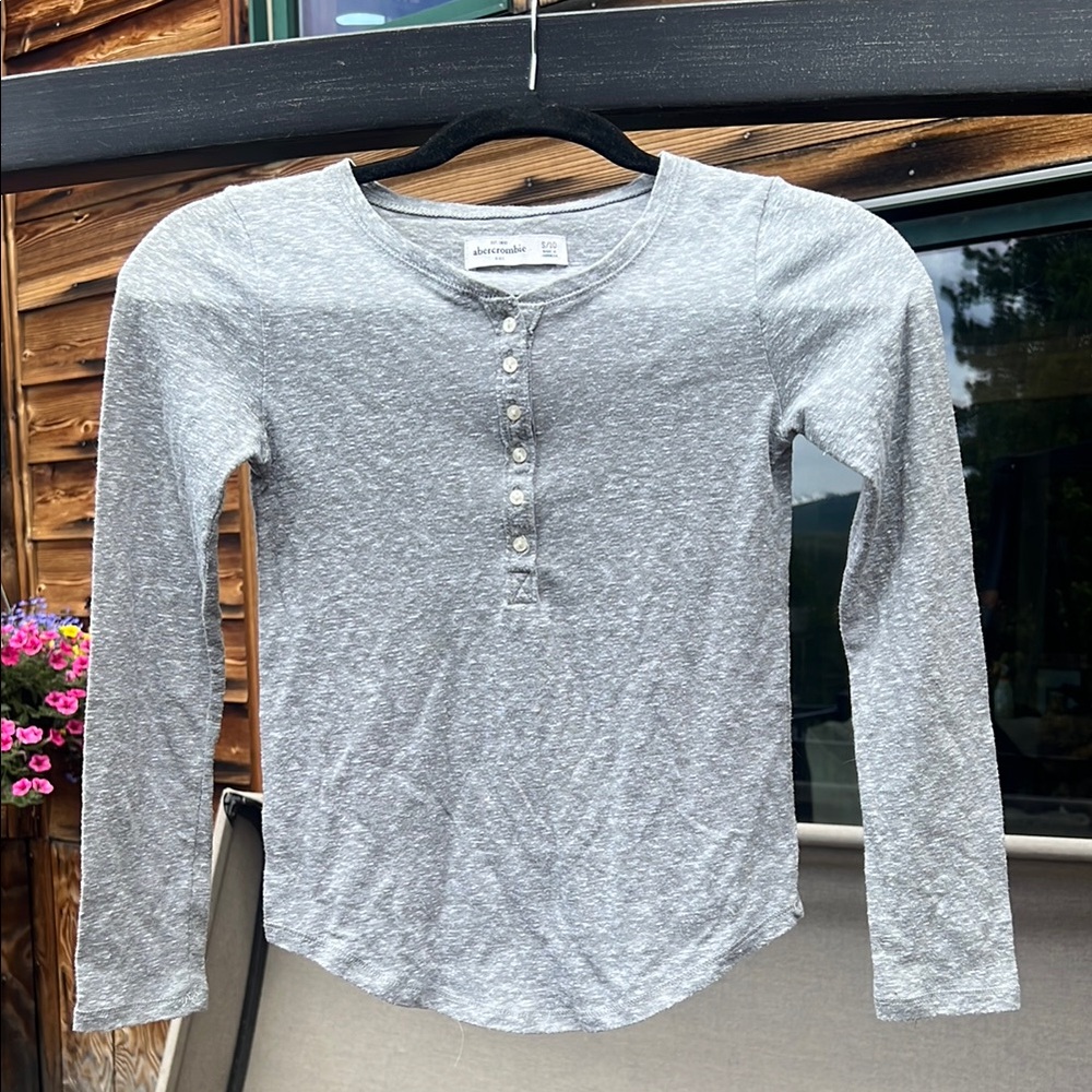 Abercrombie & Fitch Heather Gray Henley Long Sleeve Tee , Size Small/10